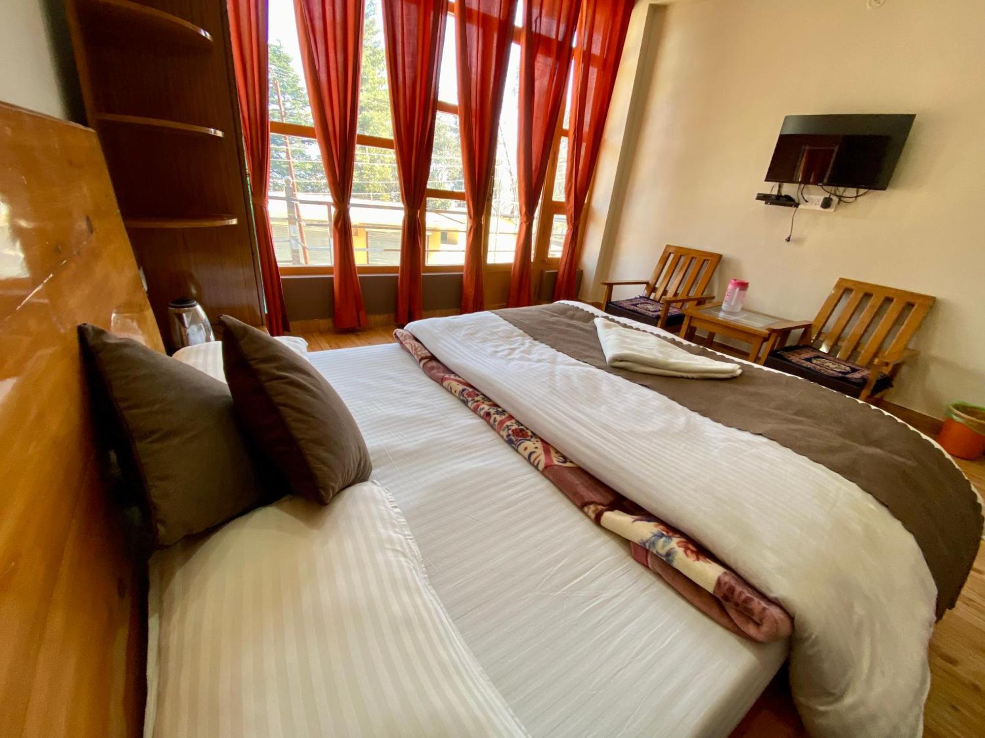 Hotel Mansarovar Inn Munsyari Экстерьер фото